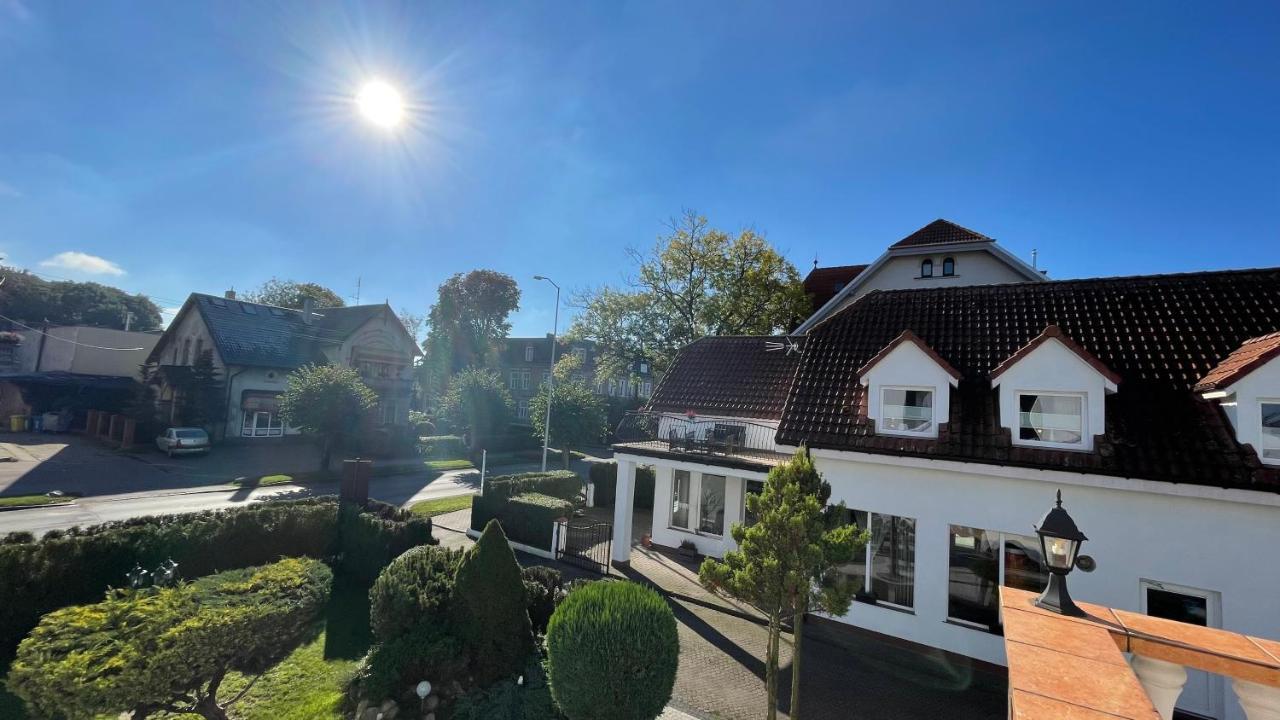 Hotel Pensjonat Pod Wozem Trzebiatow nad Rega Exterior foto